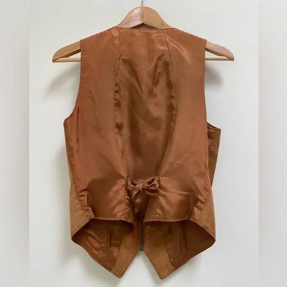 Danier Cognac Suede Zip-Front Vest - Picture 6 of 11